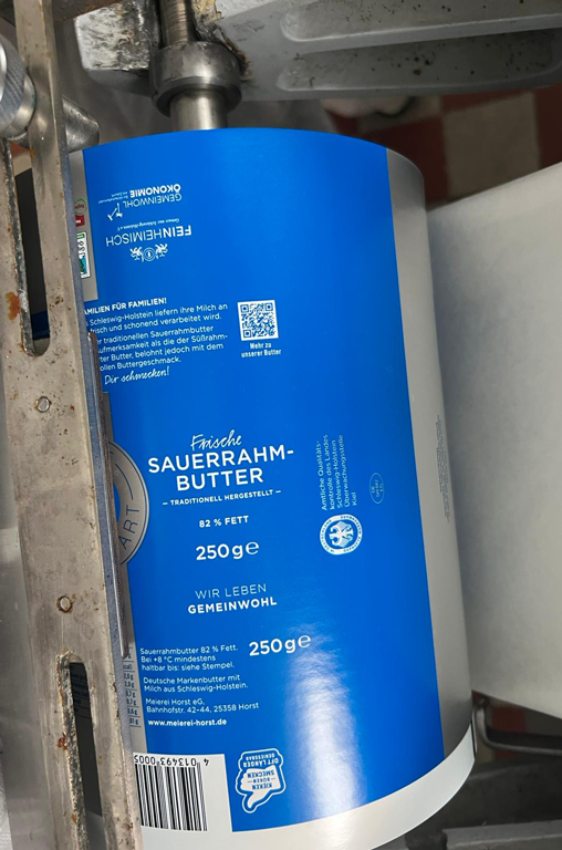 Auszubildende von EDEKA Appel bei einem Rundgang durch die Meierei Horst